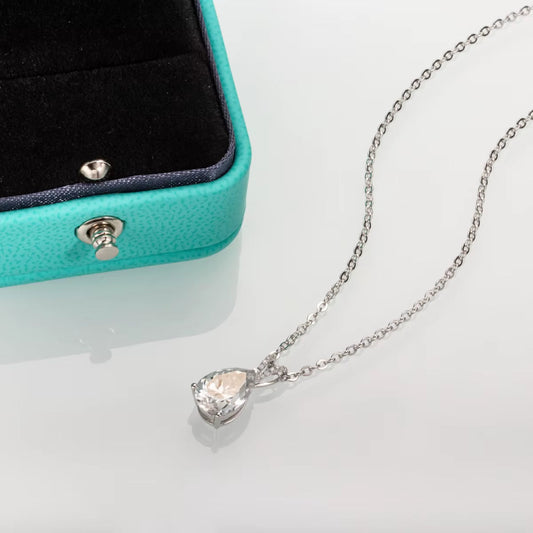 HealthBeauty-Products (™) Pear Cut Teardrop Moissanite Diamond Pendant