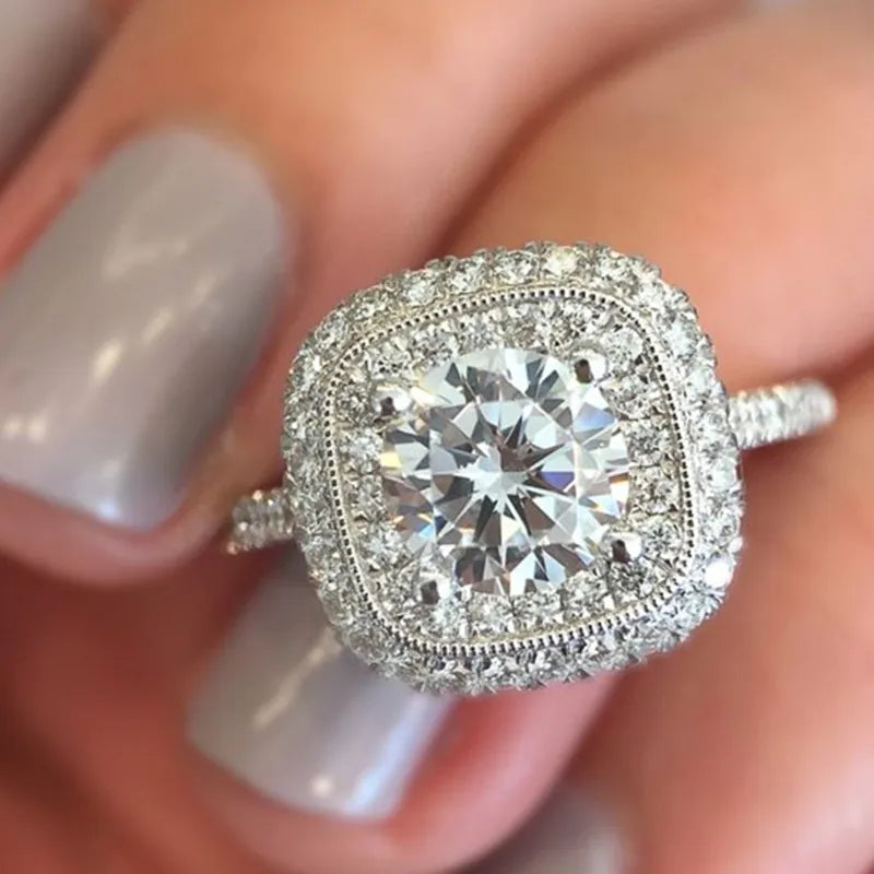 Huitan Trendy Brilliant Cubic Zirconia Engagement Ring