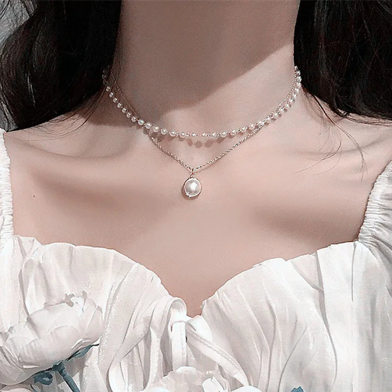 Endearing Three Layer Three Pendant Golden Metal Necklace