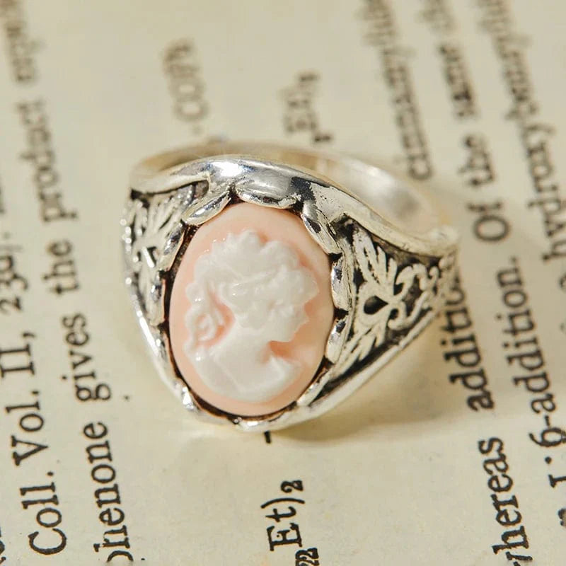 Retro Gold Crown Ring: Shiny Zircon Inlaid Luxury Jewelry Accessorie