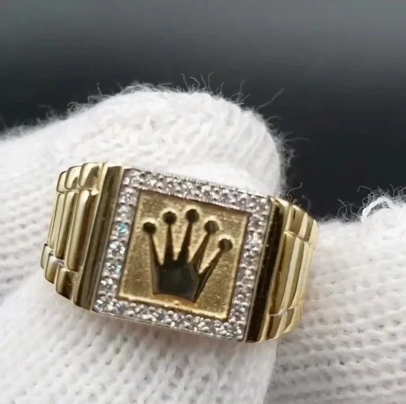 Retro Gold Crown Ring: Shiny Zircon Inlaid Luxury Jewelry Accessorie