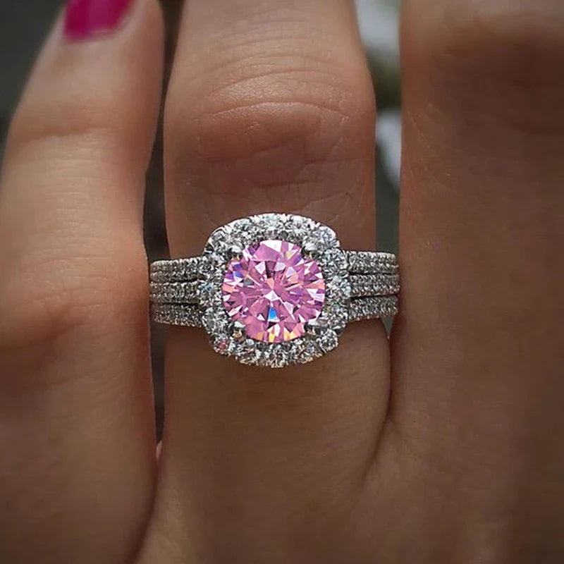 Huitan Trendy Brilliant Cubic Zirconia Engagement Ring