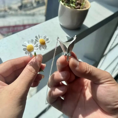 BloomLocket™ Necklace 🌸✨ — Wear Your Favorite Flowers Close